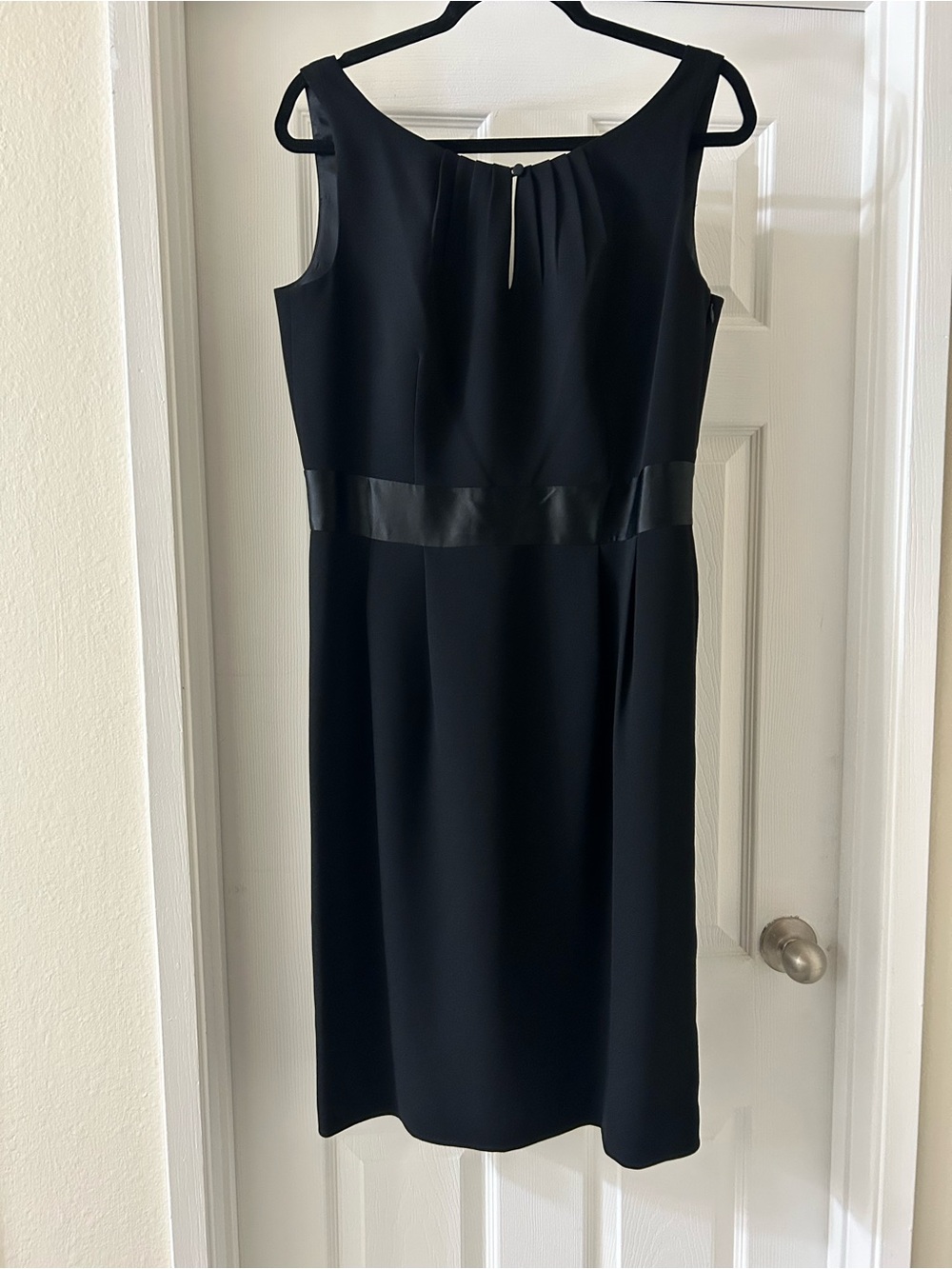 Ann Taylor Black Sleeveless Midi Sheath Dress